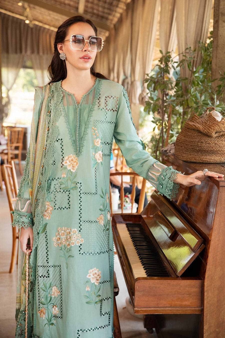 img_maria_b_m_prints_awwal_boutique