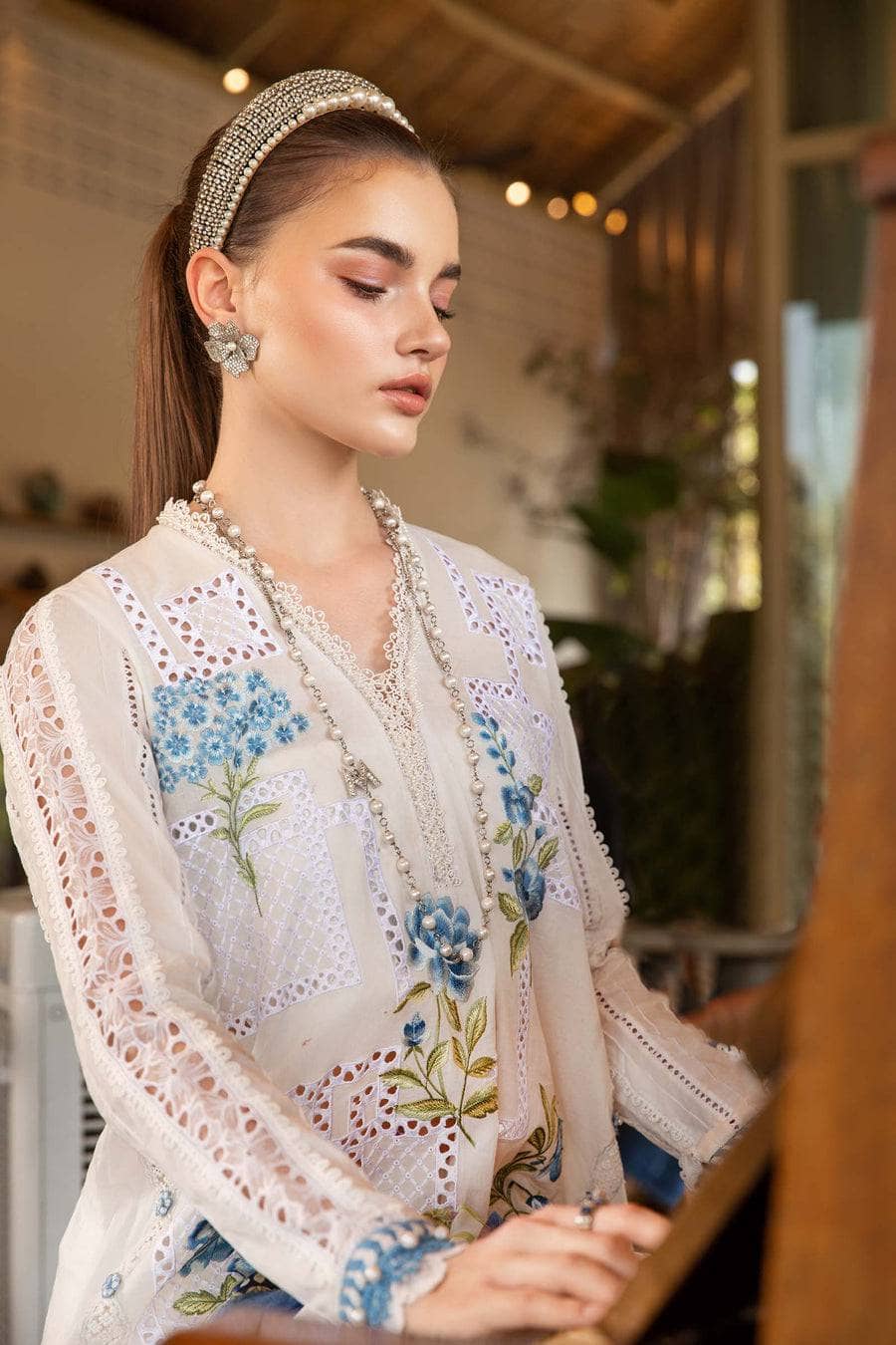 img_maria_b_m_prints_awwal_boutique