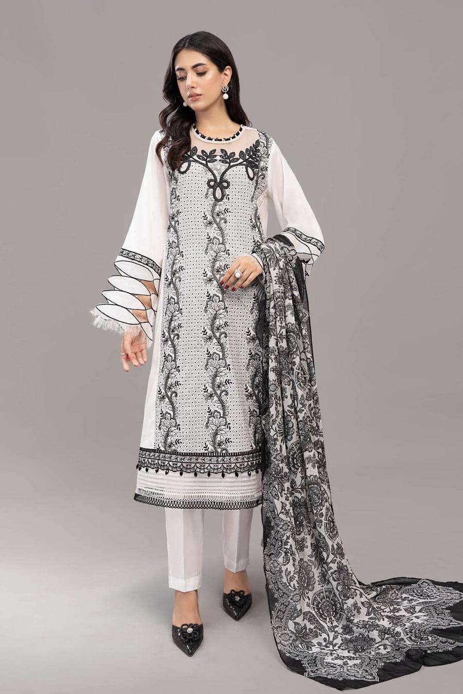 img_maria_b_m_prints_lawn_23_awwal_boutique