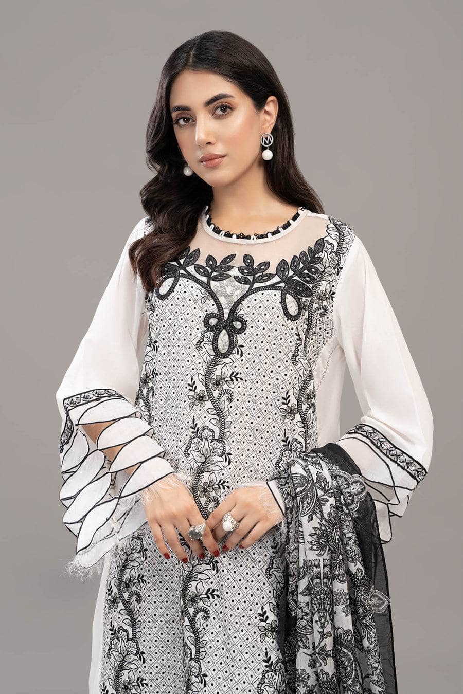 img_maria_b_m_prints_lawn_23_awwal_boutique