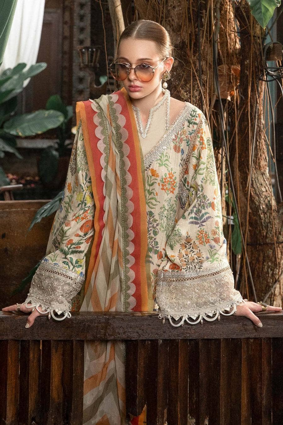 img_maria_b_m_prints_lawn_23_awwal_boutique