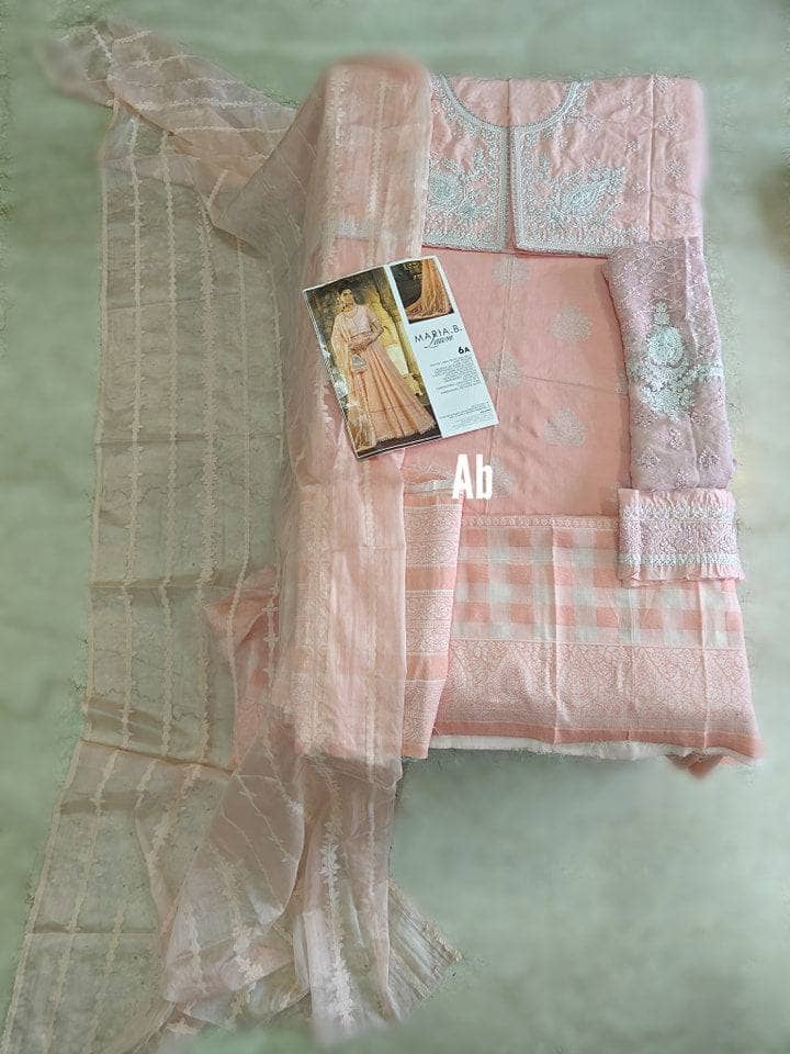 img_maria_b_lawn_23_awwal_boutique