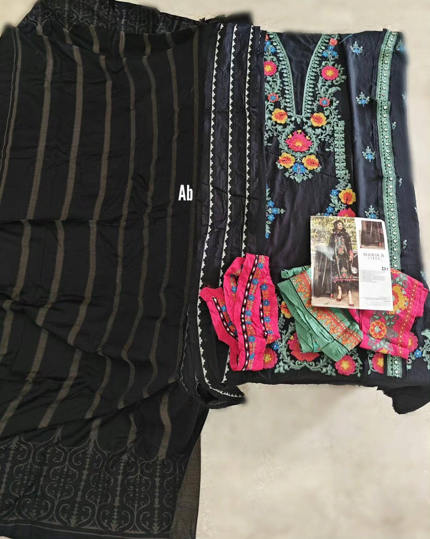 img_open_pic_maria_b_linen_awwal_boutique