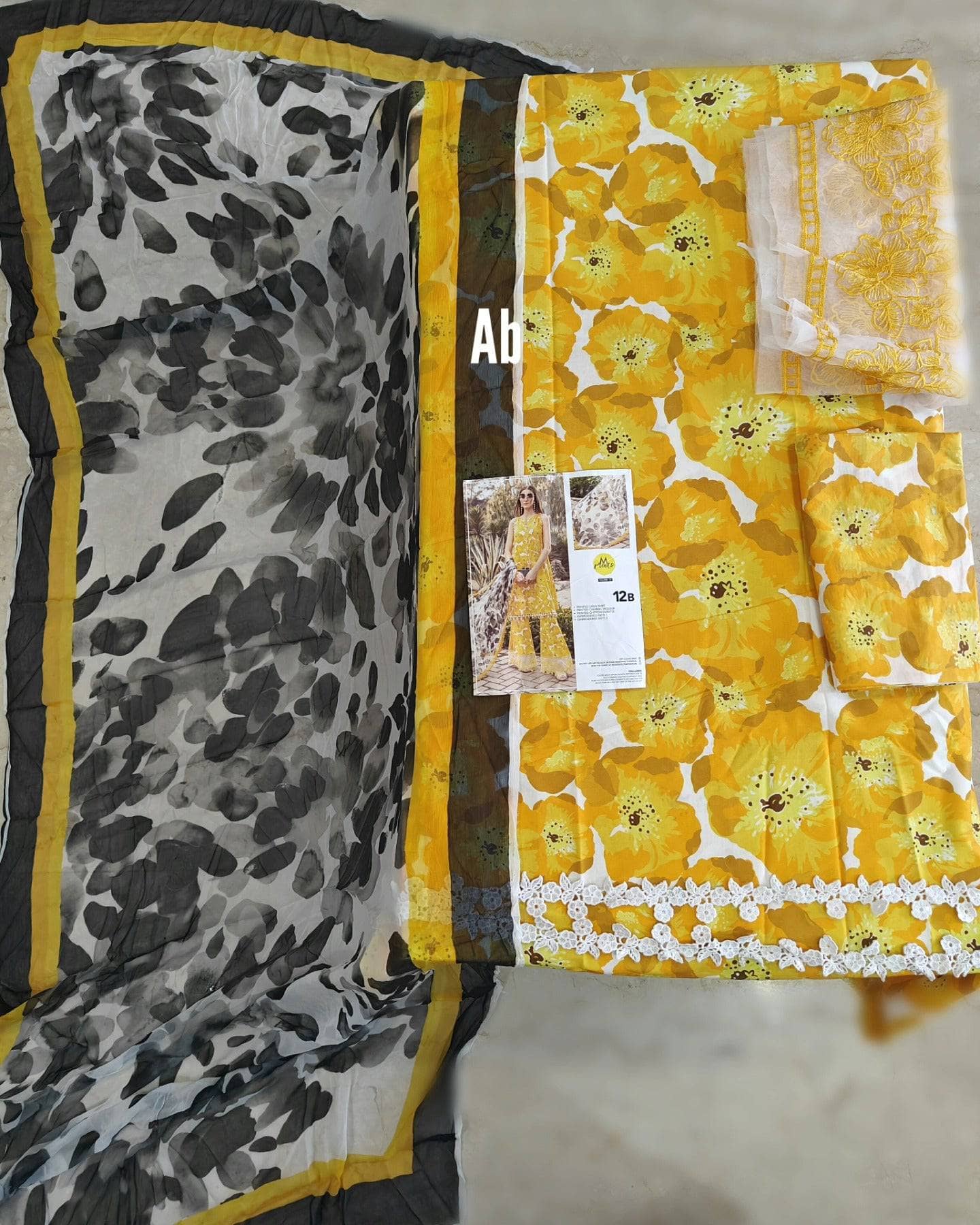 img_maria_b_lawn_24_awwal_boutique