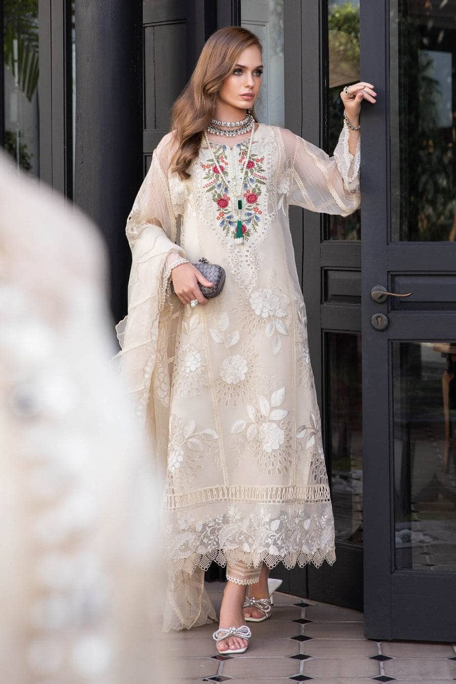 img_maria_b_eid_lawn_23_awwal_boutique