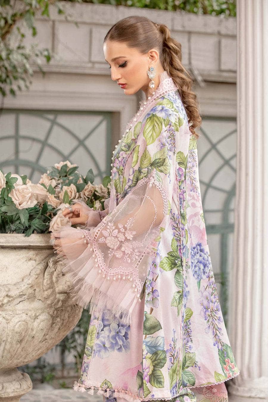 img_maria_b_m_prints_lawn_23_awwal_boutique