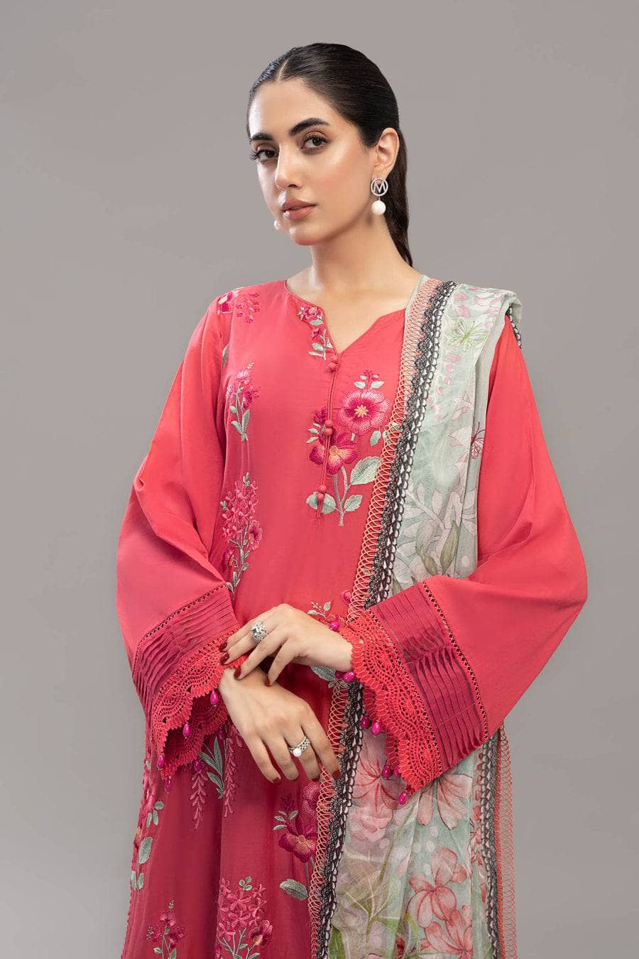 img_maria_b_m_prints_lawn_23_awwal_boutique