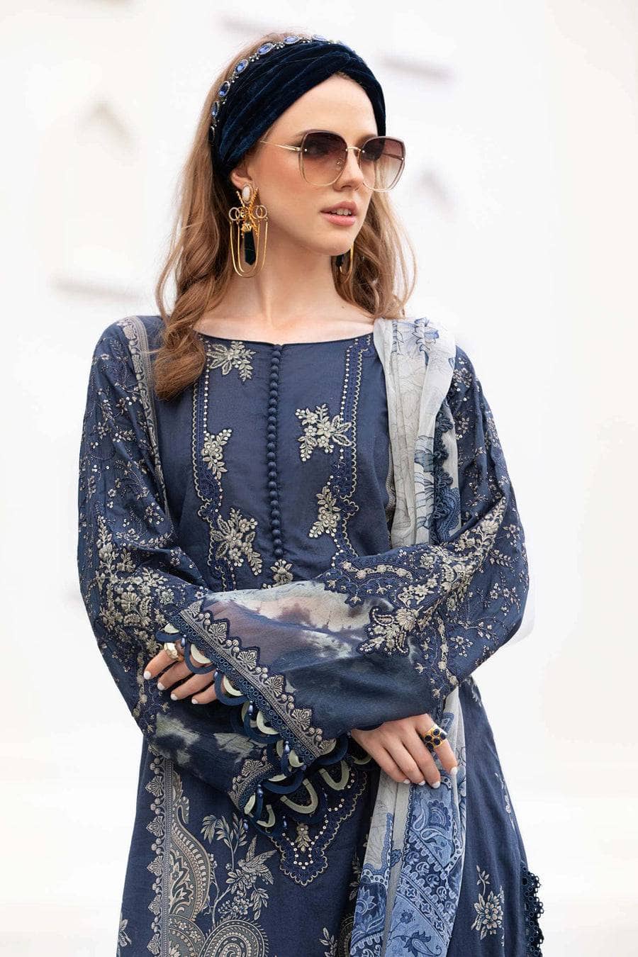 img_maria_b_m_prints_lawn_23_awwal_boutique