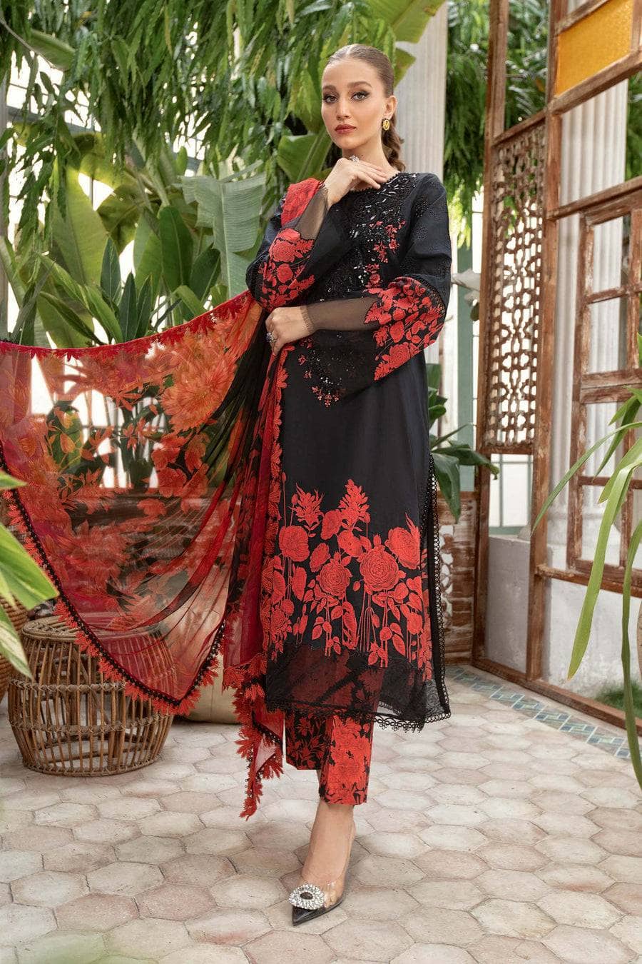 img_maria_b_m_prints_lawn_23_awwal_boutique