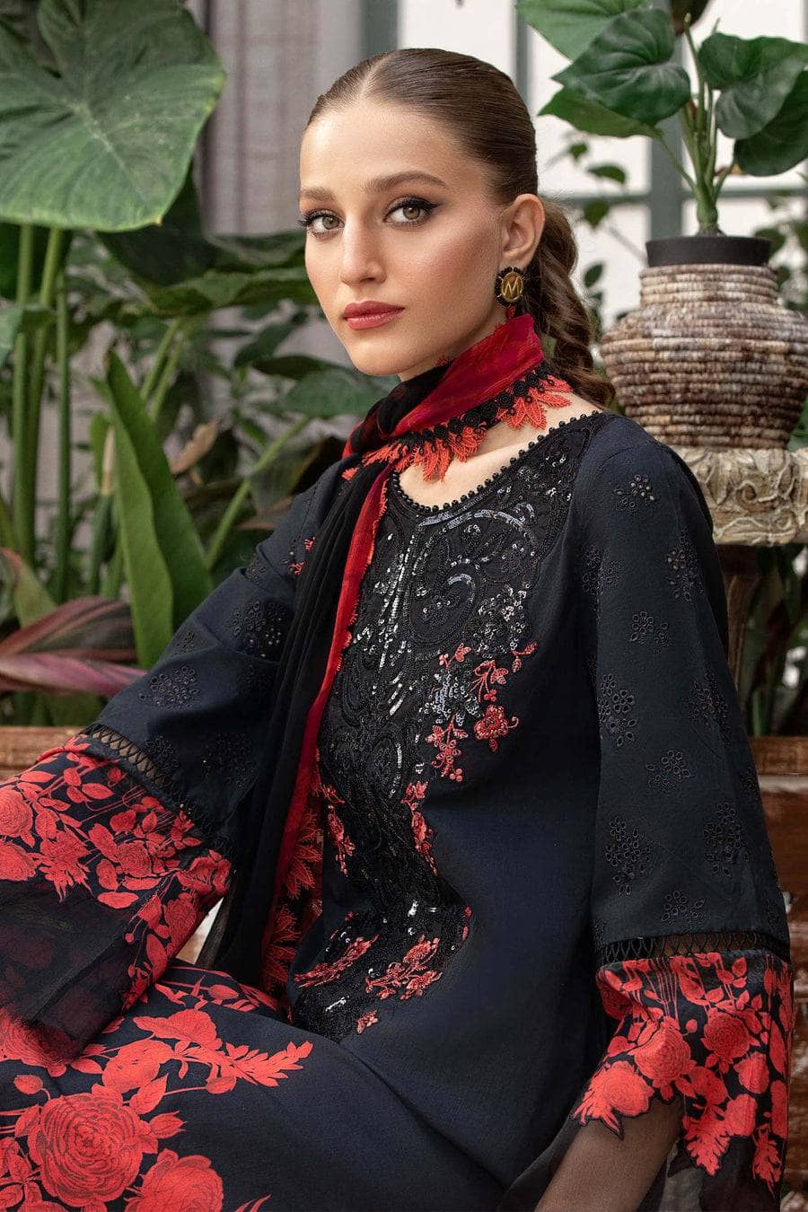 img_maria_b_m_prints_lawn_23_awwal_boutique