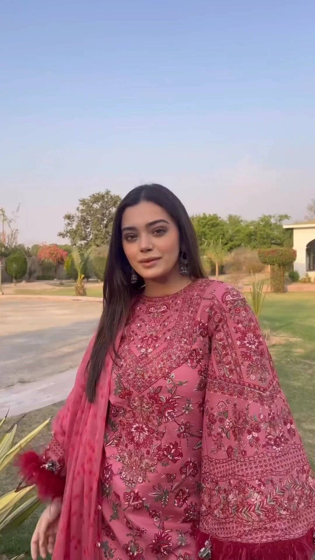 img_spotted_in_hussain_rehar_lawn_awwal_boutique