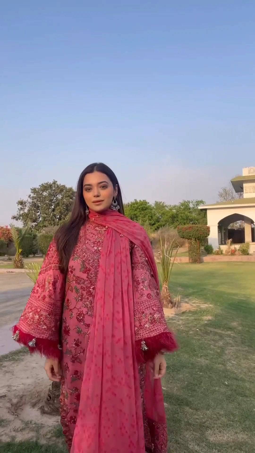 img_spotted_in_hussain_rehar_lawn_awwal_boutique