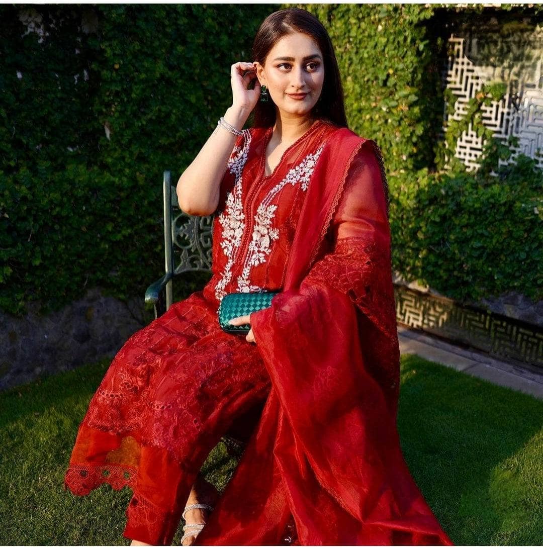 img_maria_b_lawn_24_awwal_boutique
