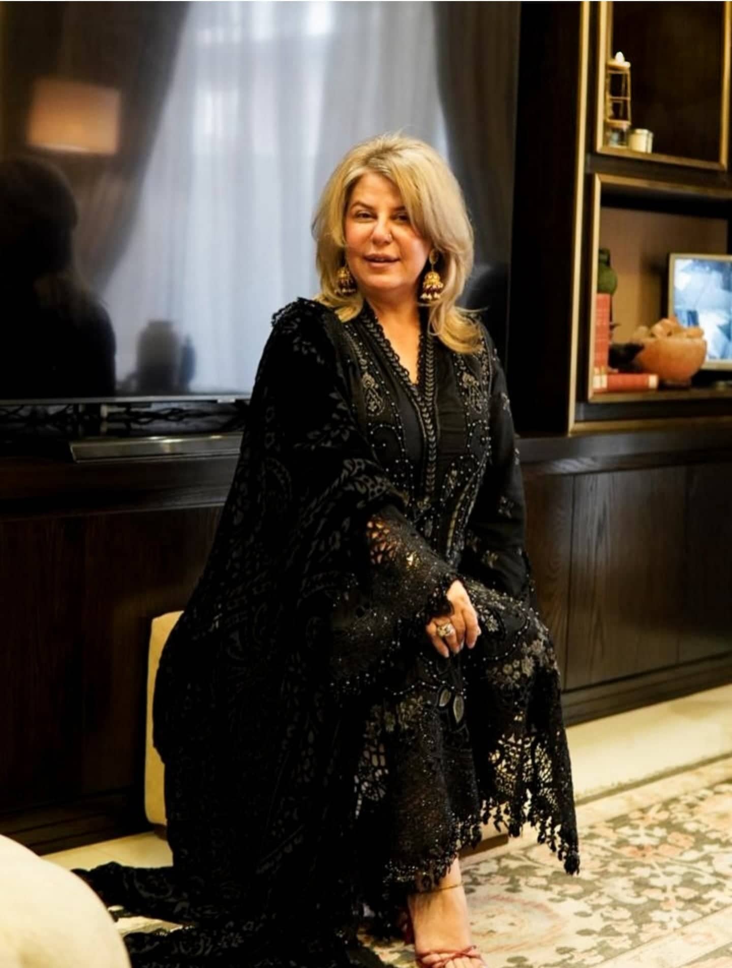Maria B Winter Luxe spotted Spotted in Maria B Winter Luxe 25/Embroideried Linen Suit/Velvet Palachi Shawl/07/Black