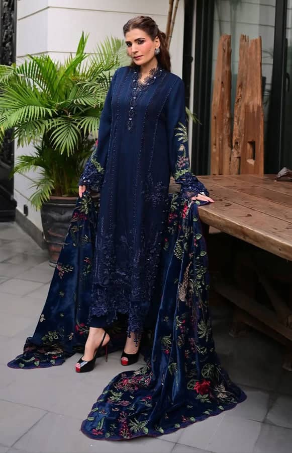 Maria B Winter Luxe spotted Spotted in Maria B Winter Luxe 25/Embroideried Twill Linen Suit/Embroidered velvet Shawl/12/Navy Blue