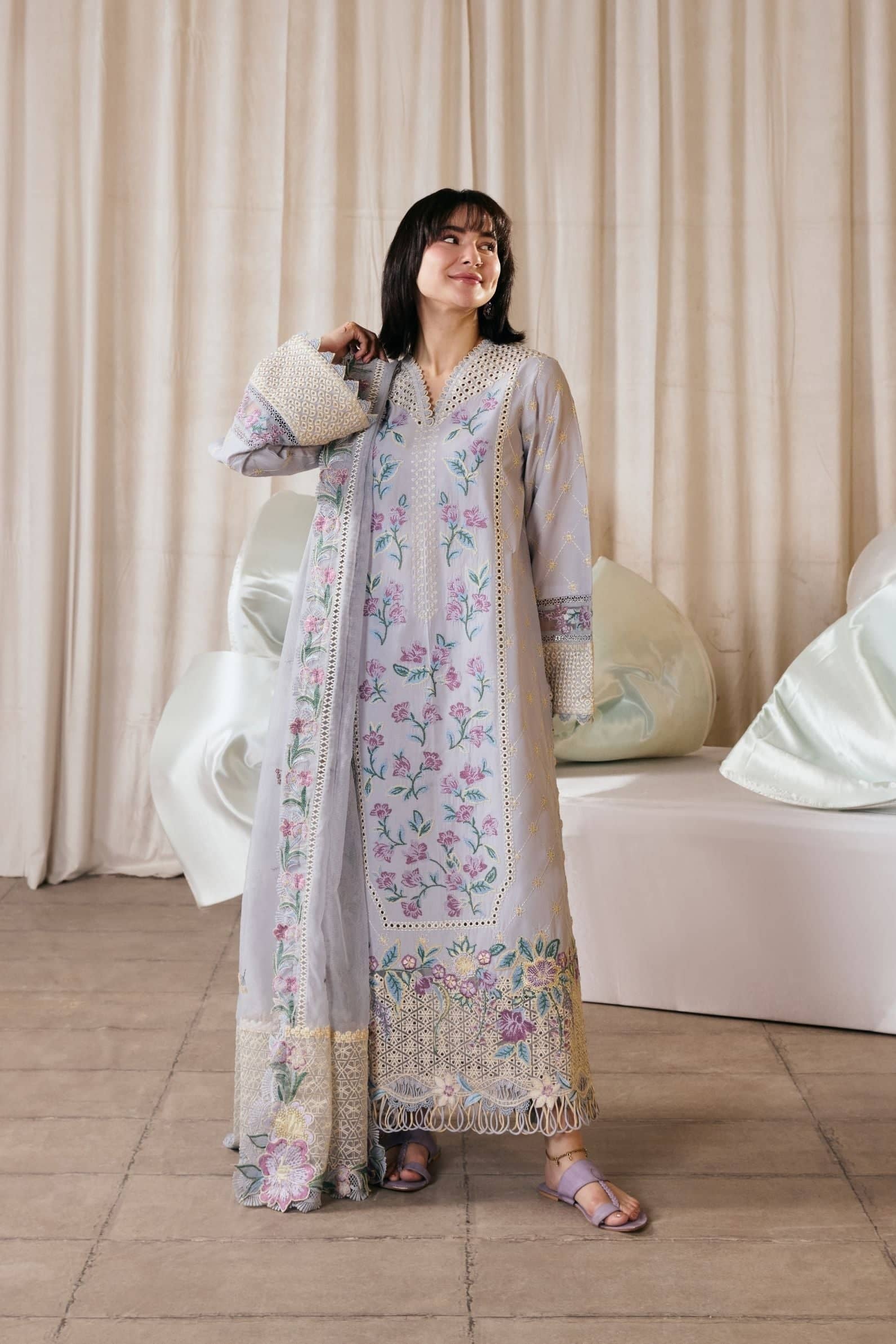 img_maryam_hussain_luxury_lawn_awwal_boutique