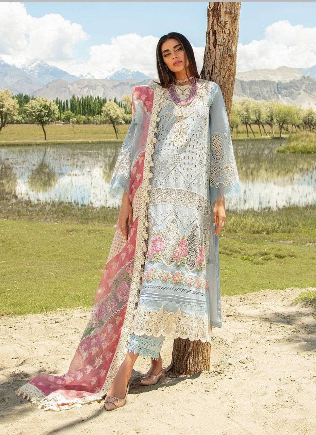 img_maryam_hussain_luxury_lawn_23_awwal_boutique