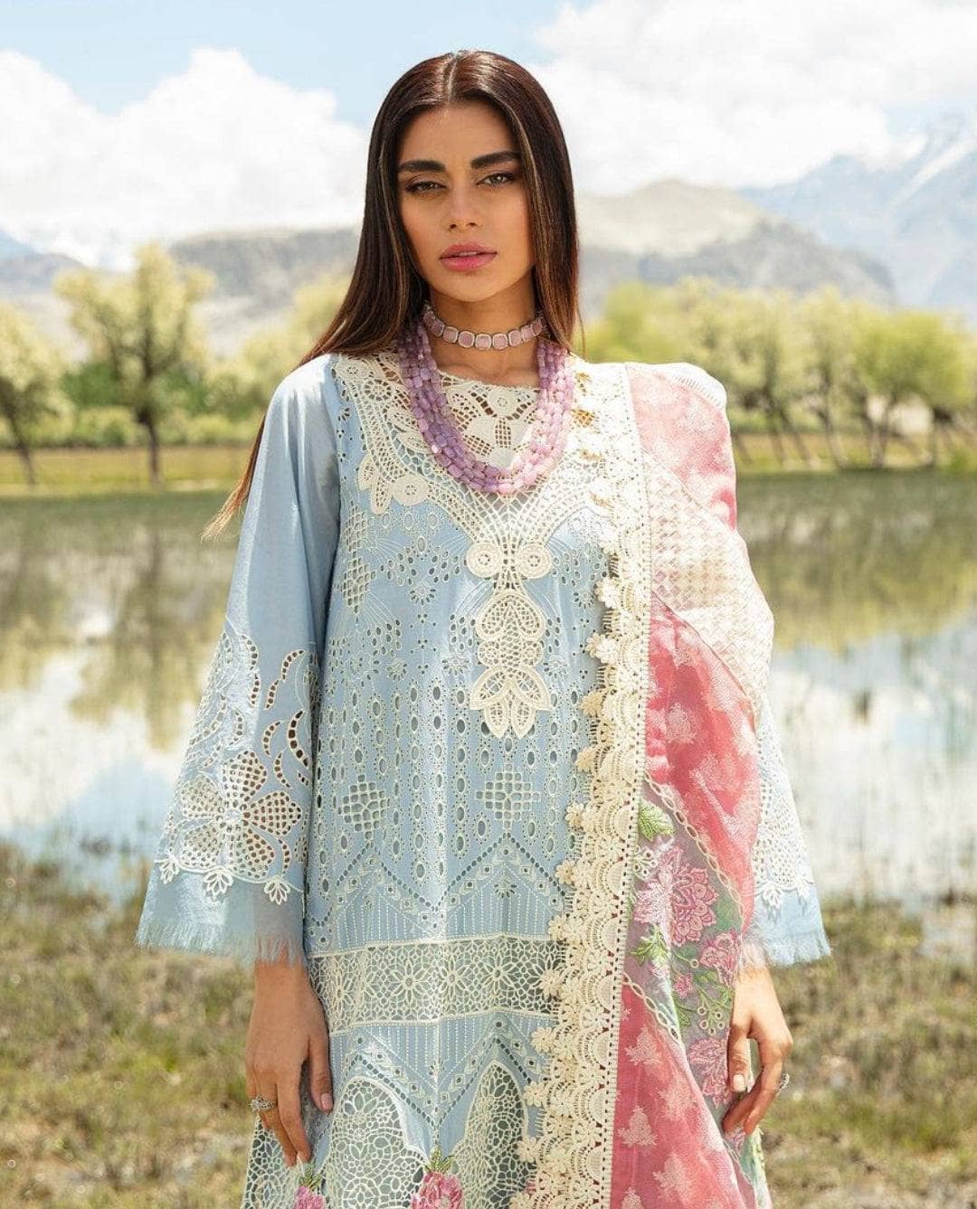 img_maryam_hussain_luxury_lawn_23_awwal_boutique