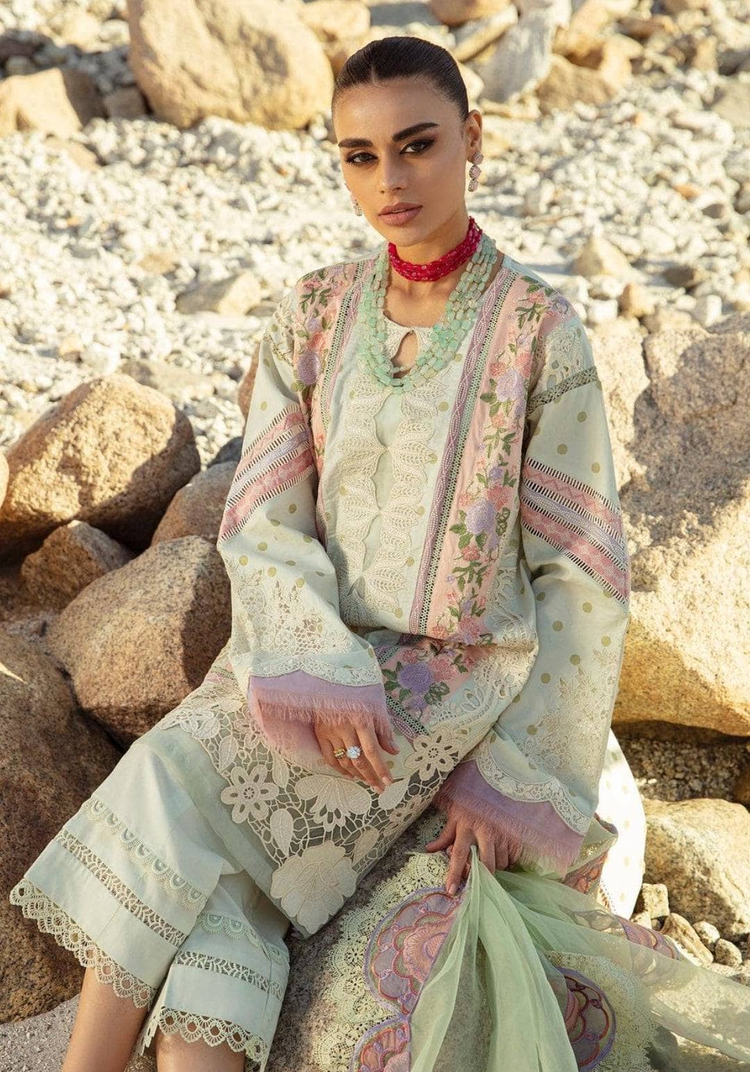 img_maryam_hussain_lawn_awwal_boutique