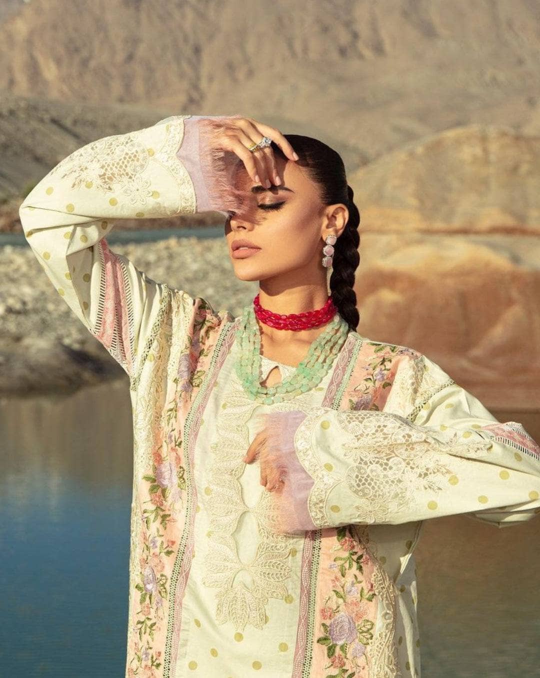 img_maryam_hussain_lawn_awwal_boutique