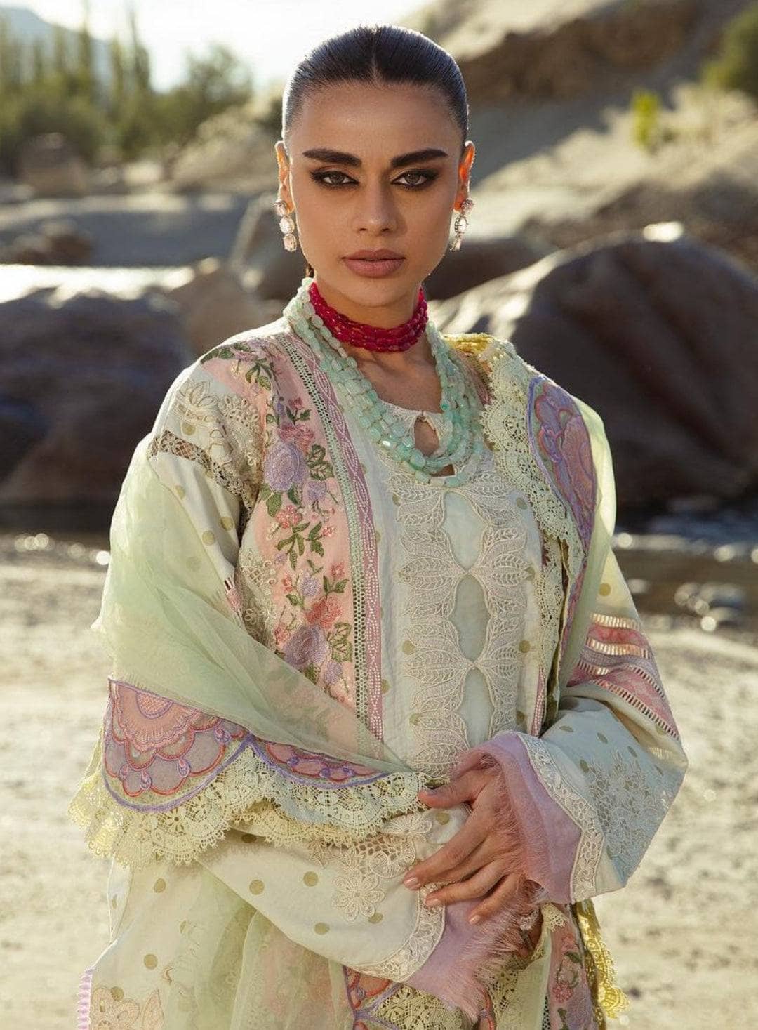 img_maryam_hussain_lawn_awwal_boutique