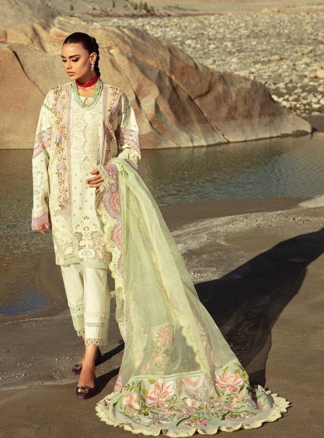 img_maryam_hussain_lawn_awwal_boutique