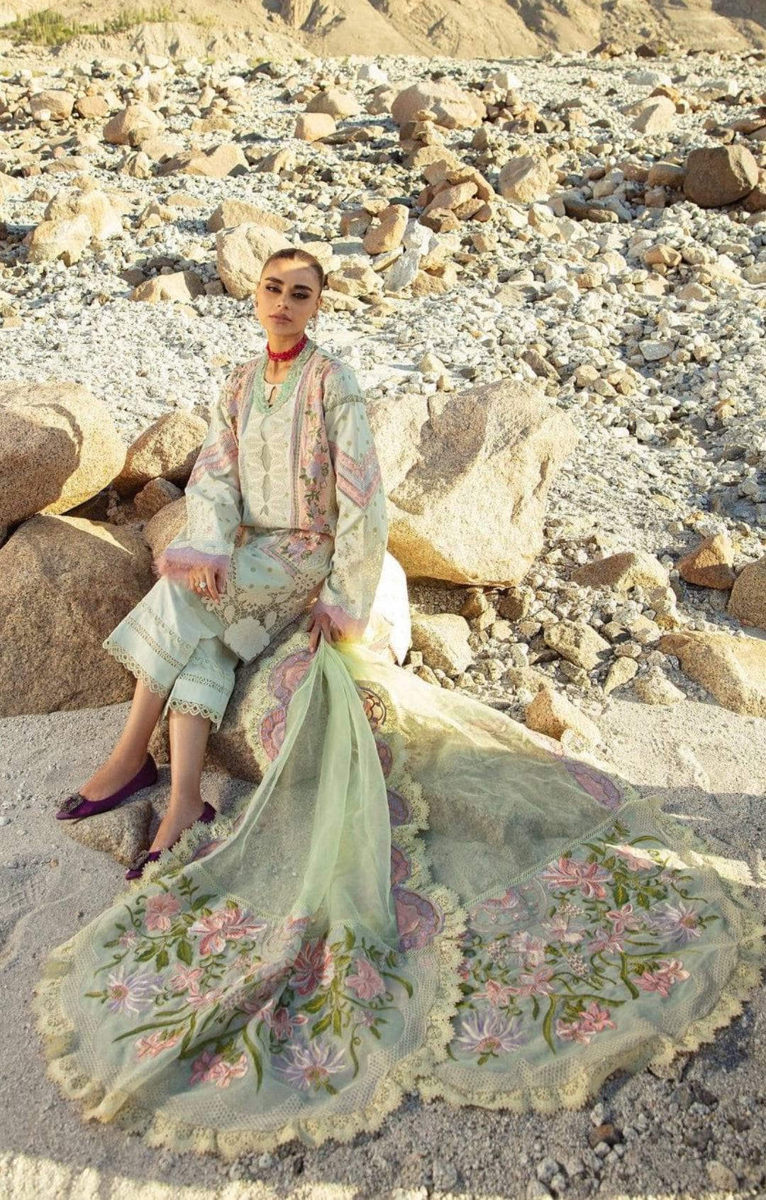 img_maryam_hussain_lawn_awwal_boutique