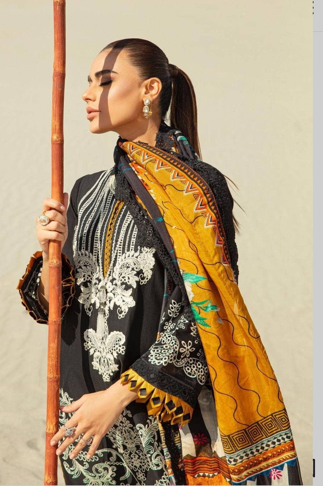 img_maryam_hussain_luxury_lawn_23_awwal_boutique