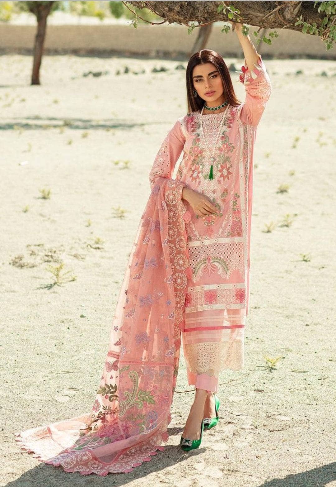 img_maryam_hussain_lawn_awwal_boutique