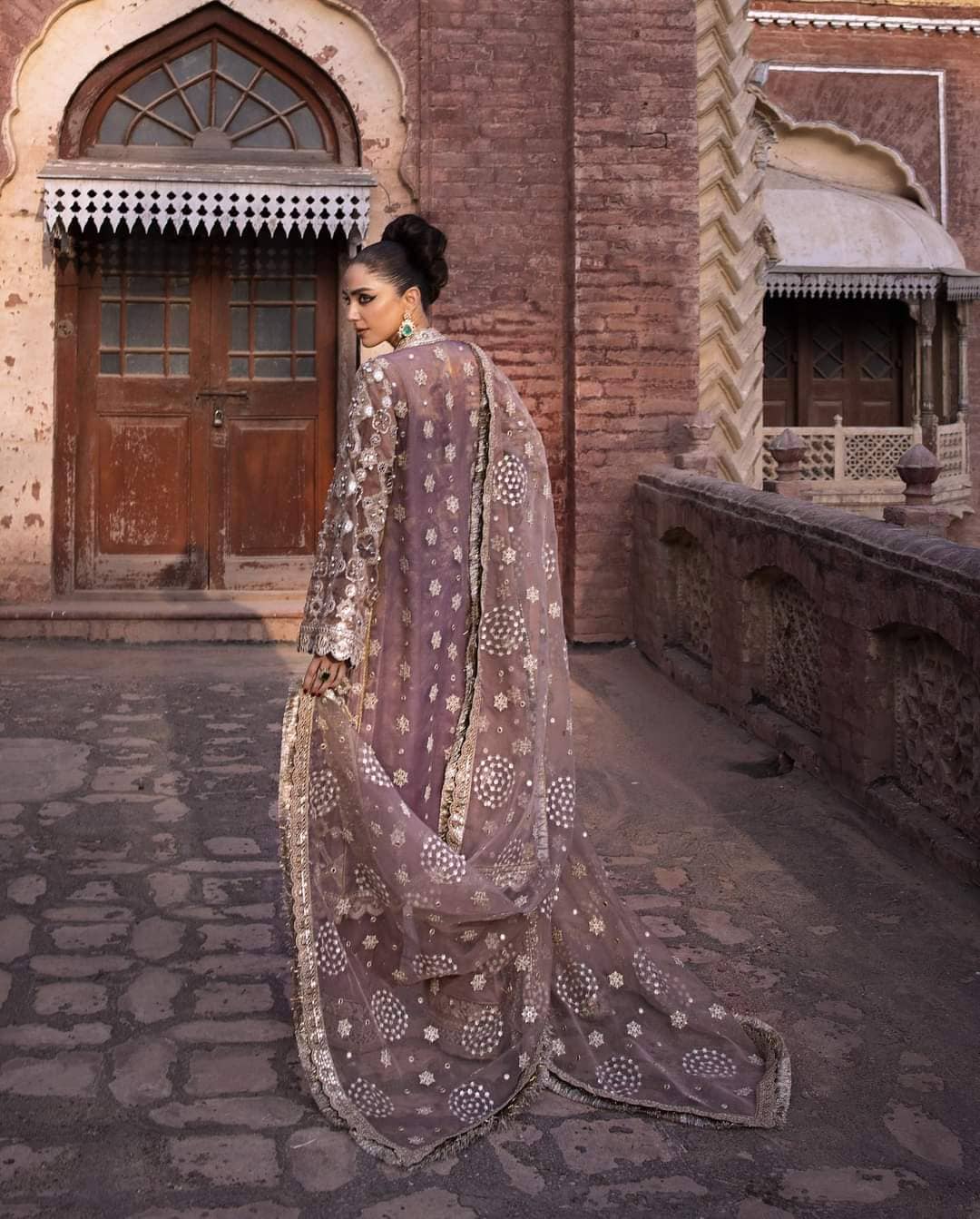 img_zarlish_by_mohsin_naveed_ranjha_awwal_boutique