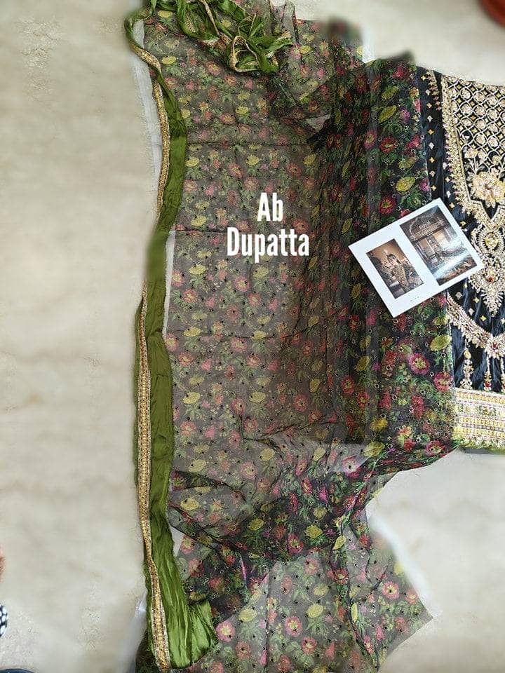 img_open_pic_zarlish_by_mohsin_naveed_ranjha_awwal_boutique