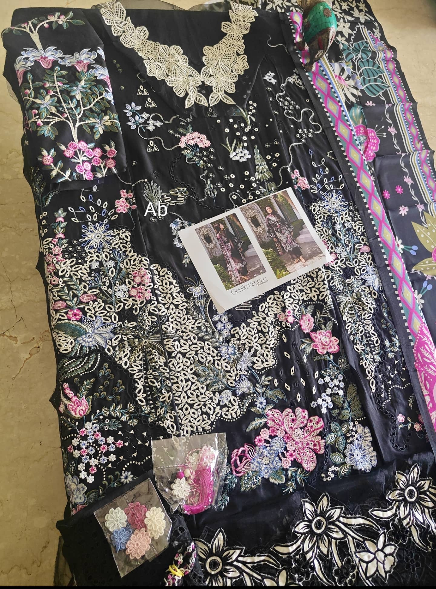 Open Pic/Mushq Amoi Lawn/Gentle Breeze/Black