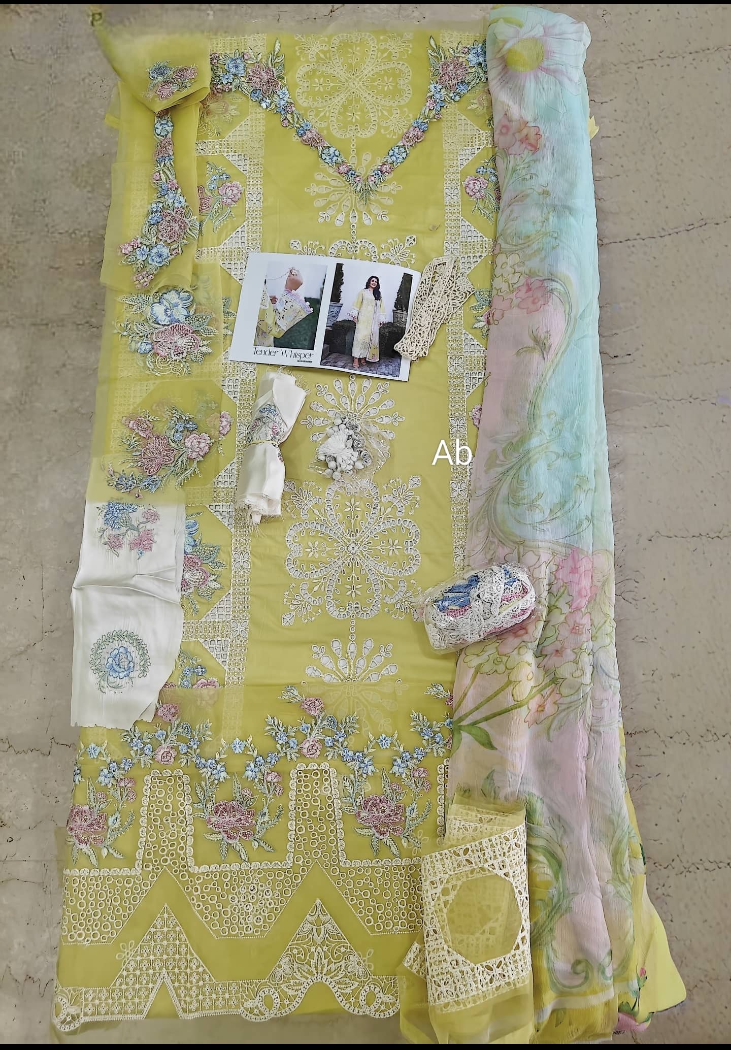 img_mushq_amoi_lawn_awwal_boutique