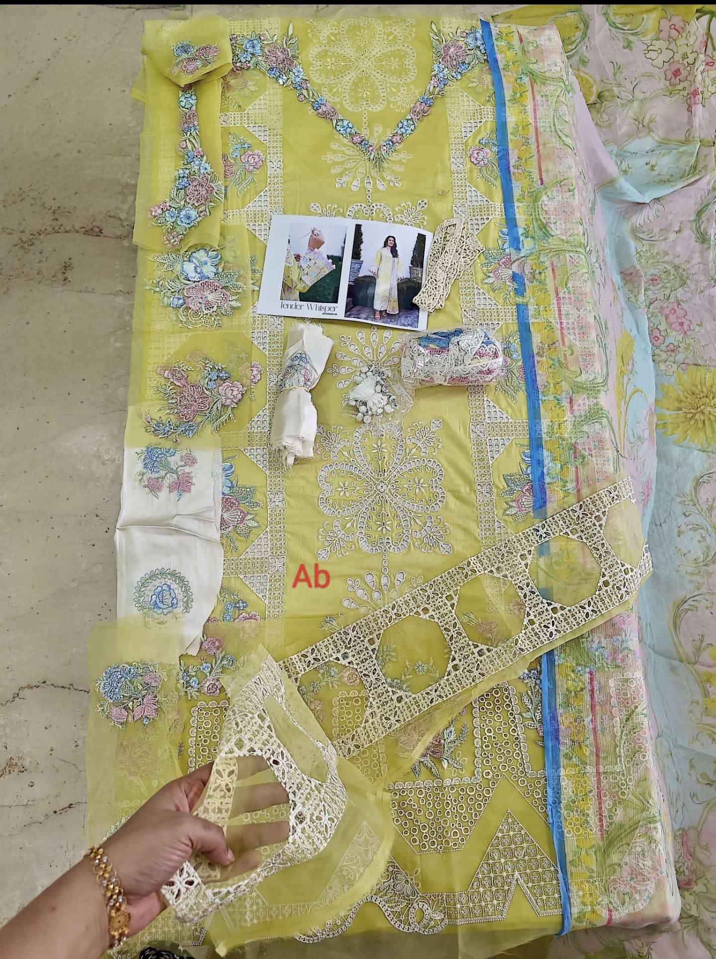 img_mushq_amoi_lawn_awwal_boutique