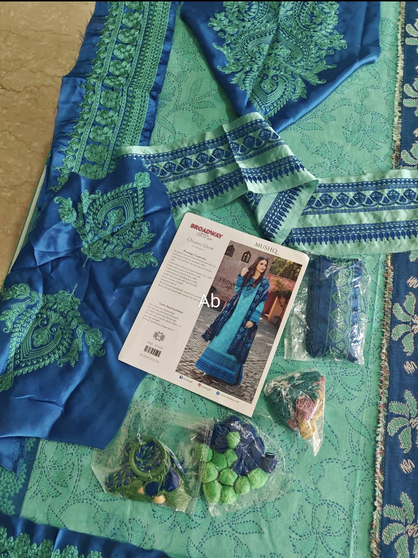 Mushq Broadway open pics Open Pic/Mushq Broadway 25/Chianti Glow/Aqua