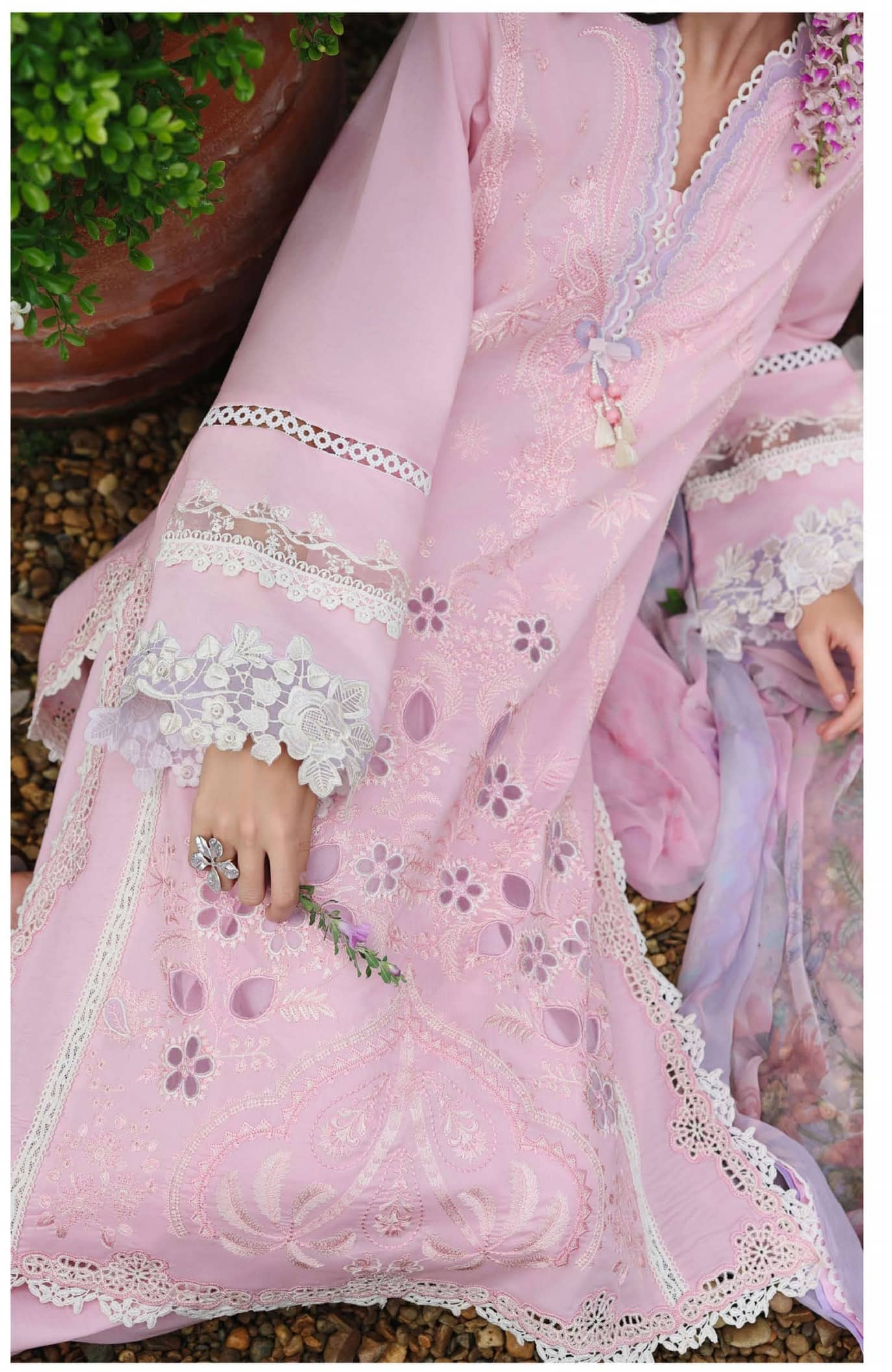 Mushq Hemline 26/Vol 3/Enchanted Vine