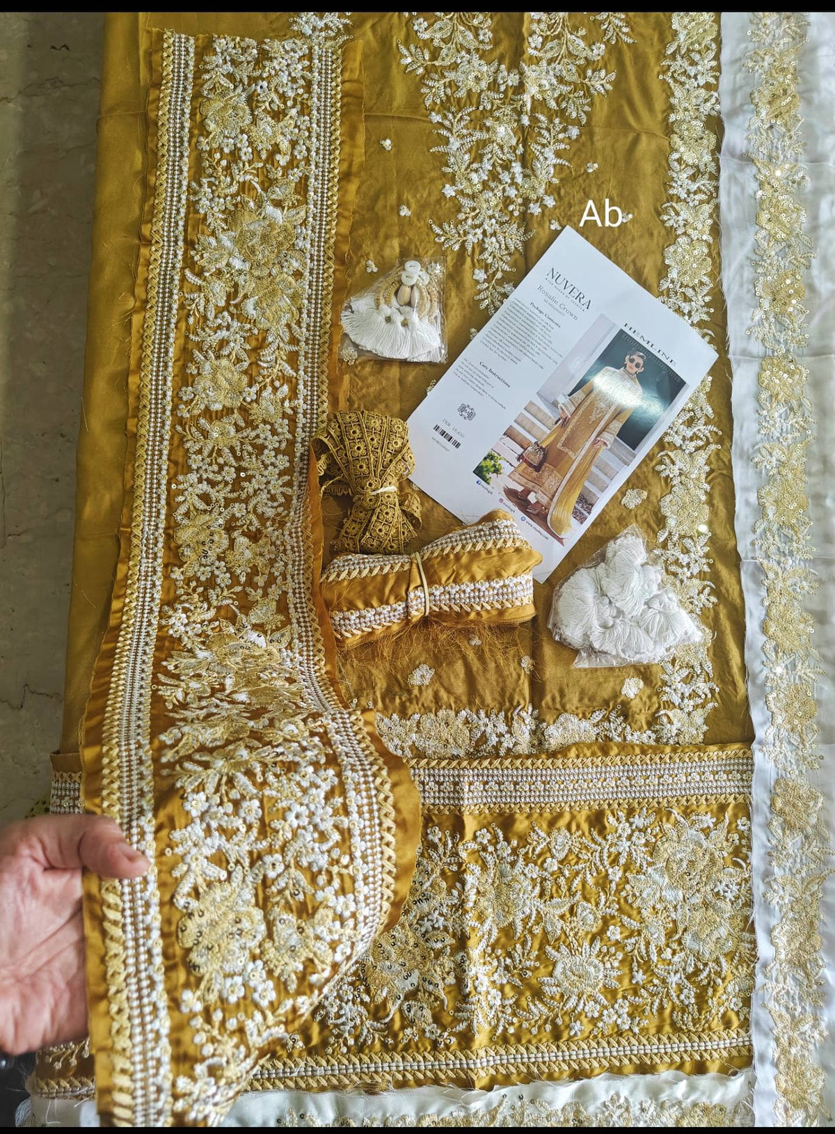 Open Pic/Mushq Nuvera Raw Silk 26/Vol 2/Rosalie Crown/D 07/Yellow