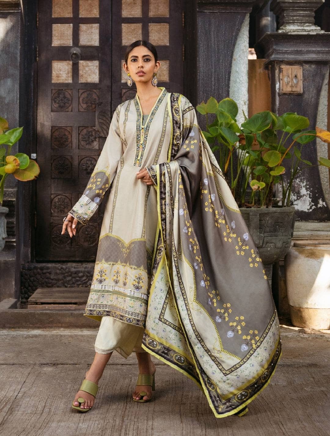 img_mushq_silk_awwal_boutique