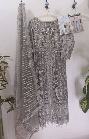 img_readymade_pakistani_suits_awwal_boutique