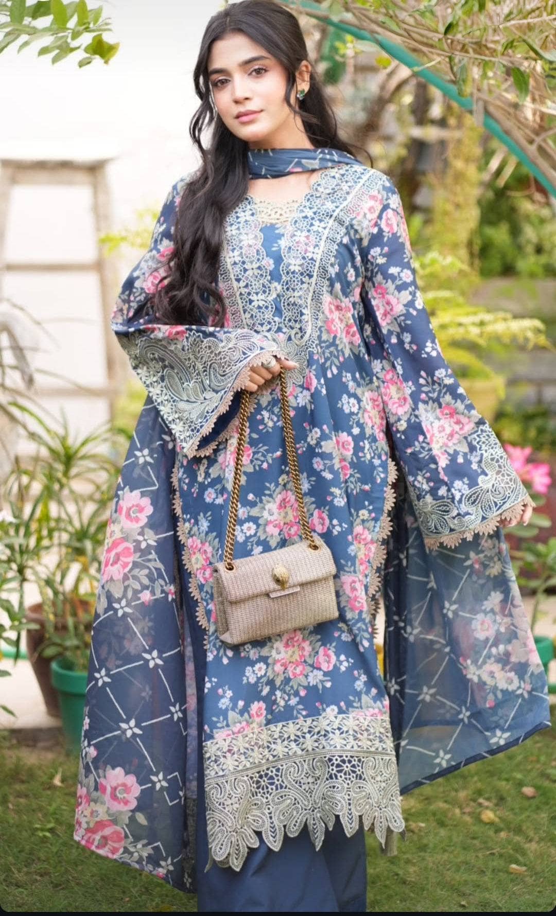 img_myeesha_lawn_awwal_boutique