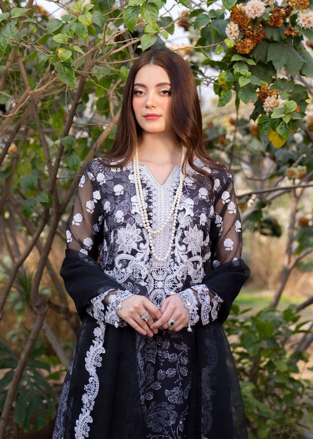 img_myeesha_lawn_awwal_boutique