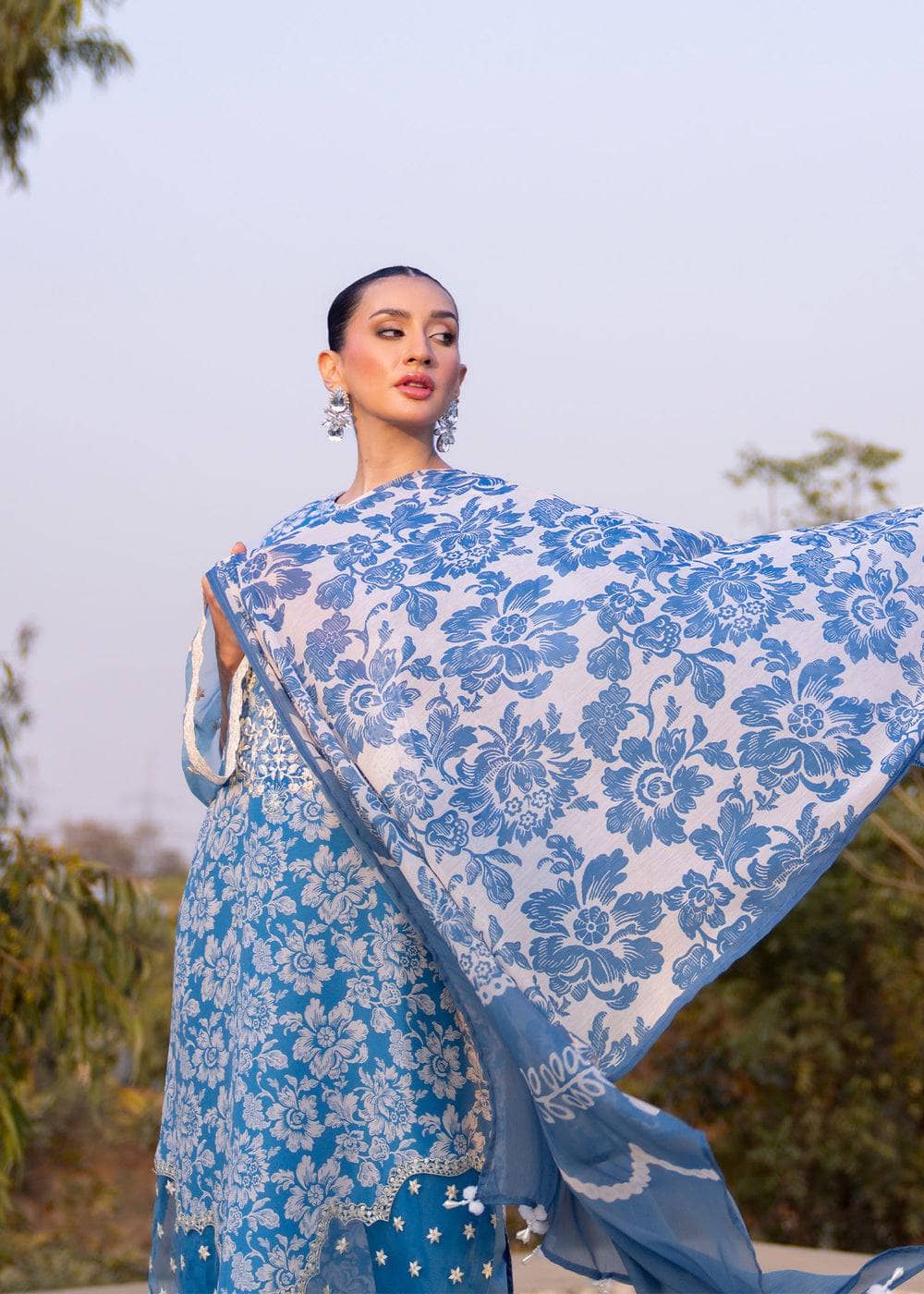 img_myeesha_lawn_awwal_boutique
