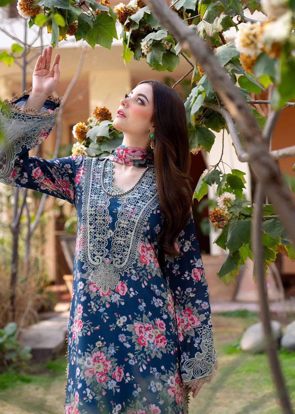 img_myeesha_lawn_awwal_boutique