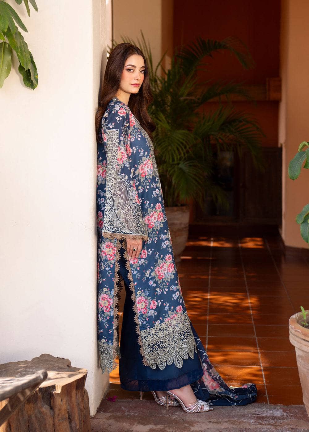img_myeesha_lawn_awwal_boutique