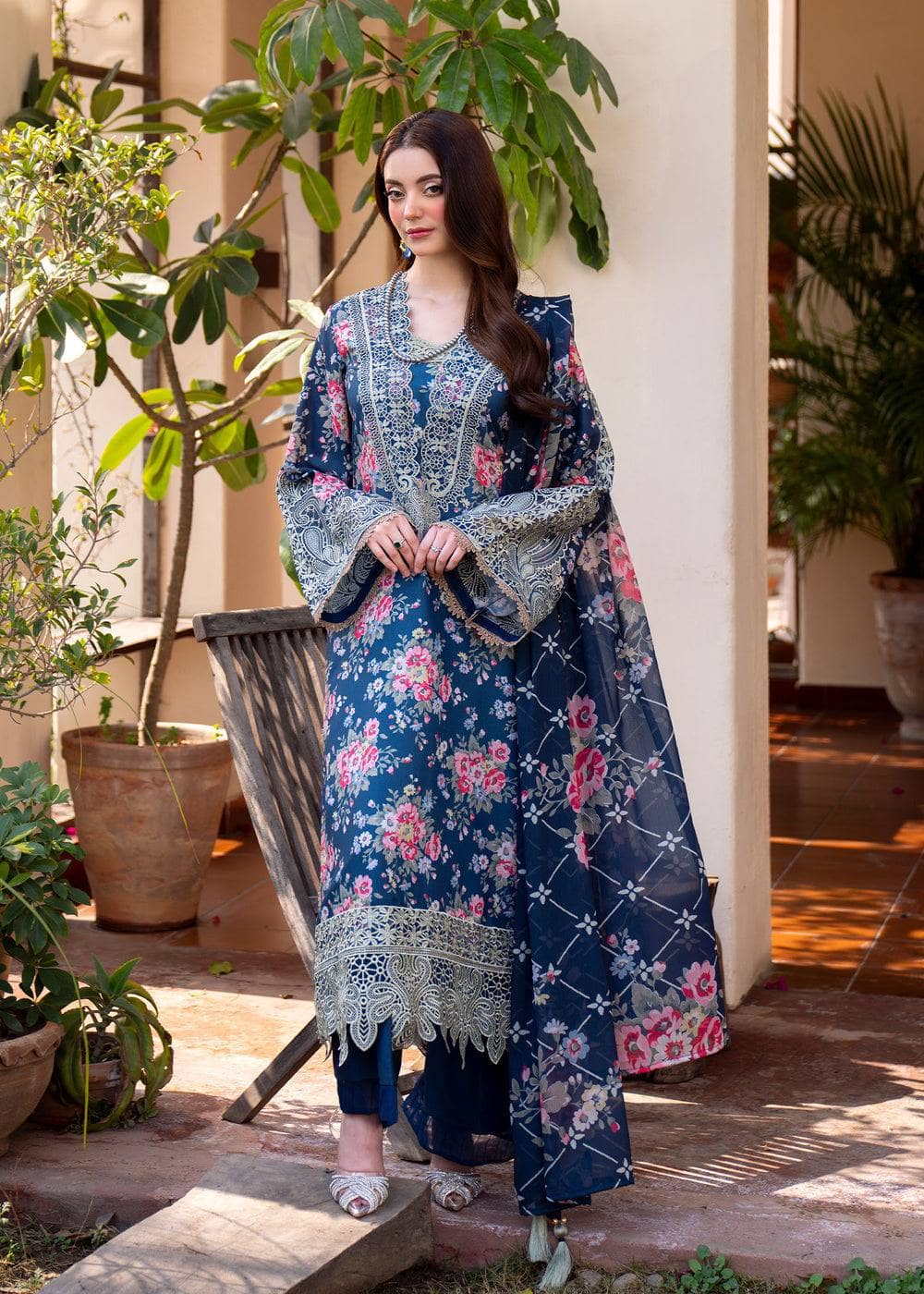 img_myeesha_lawn_awwal_boutique