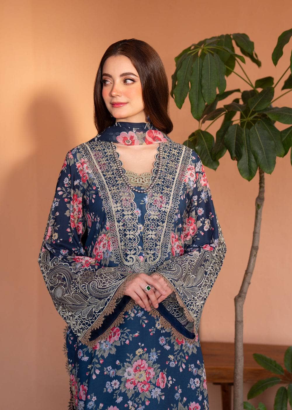 img_myeesha_lawn_awwal_boutique