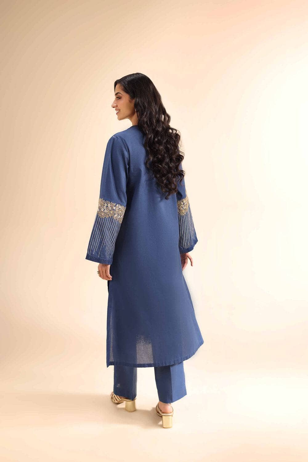 ing_nishat_lawn_awwal_boutique