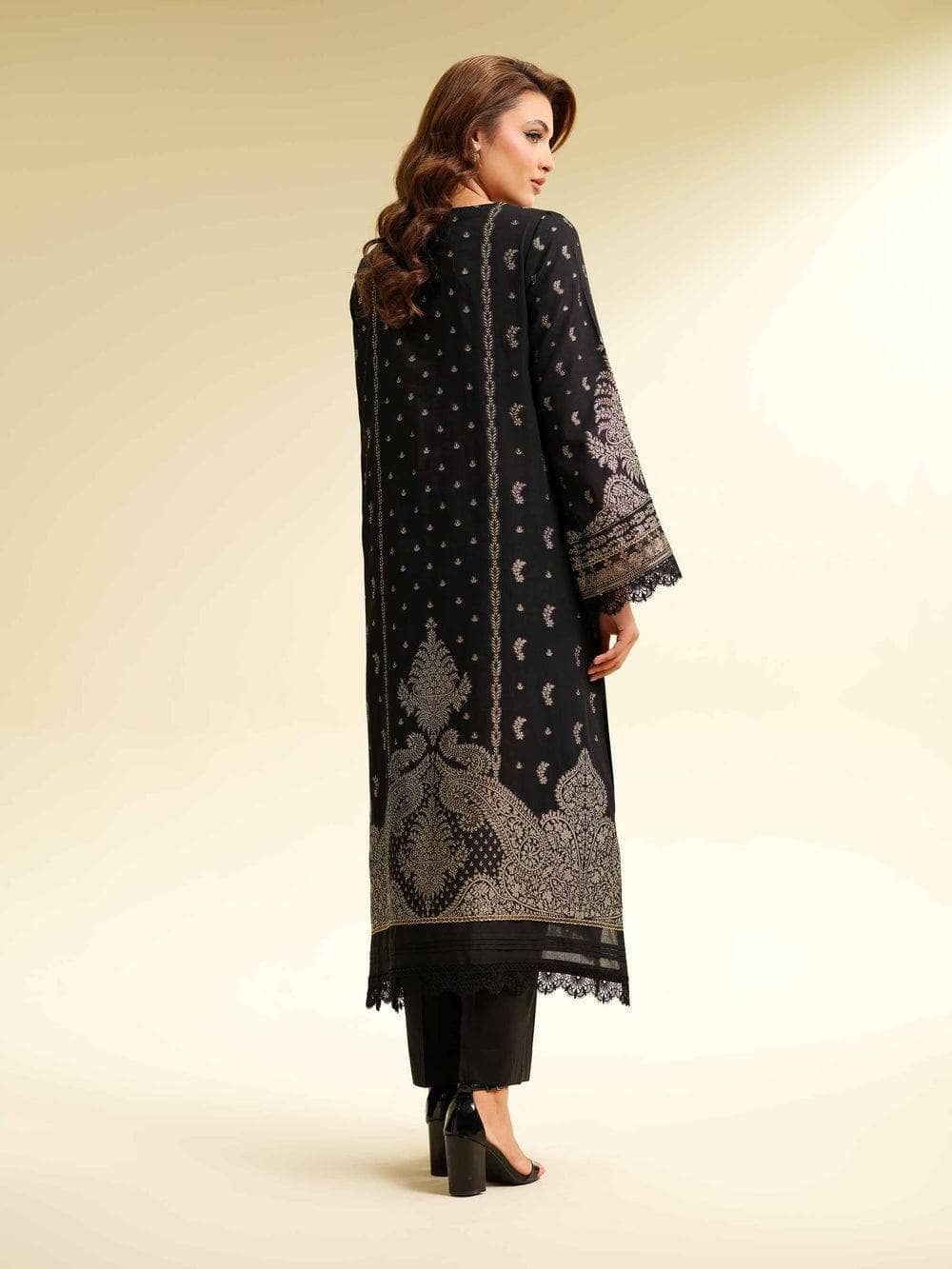 ing_nishat_lawn_awwal_boutique