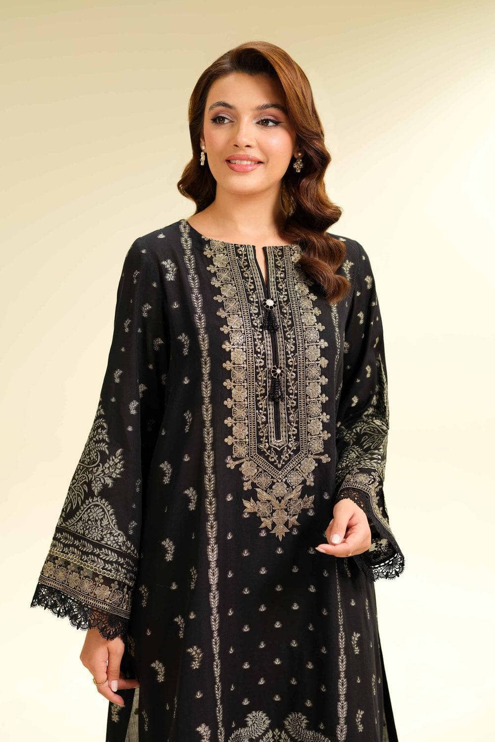 ing_nishat_lawn_awwal_boutique