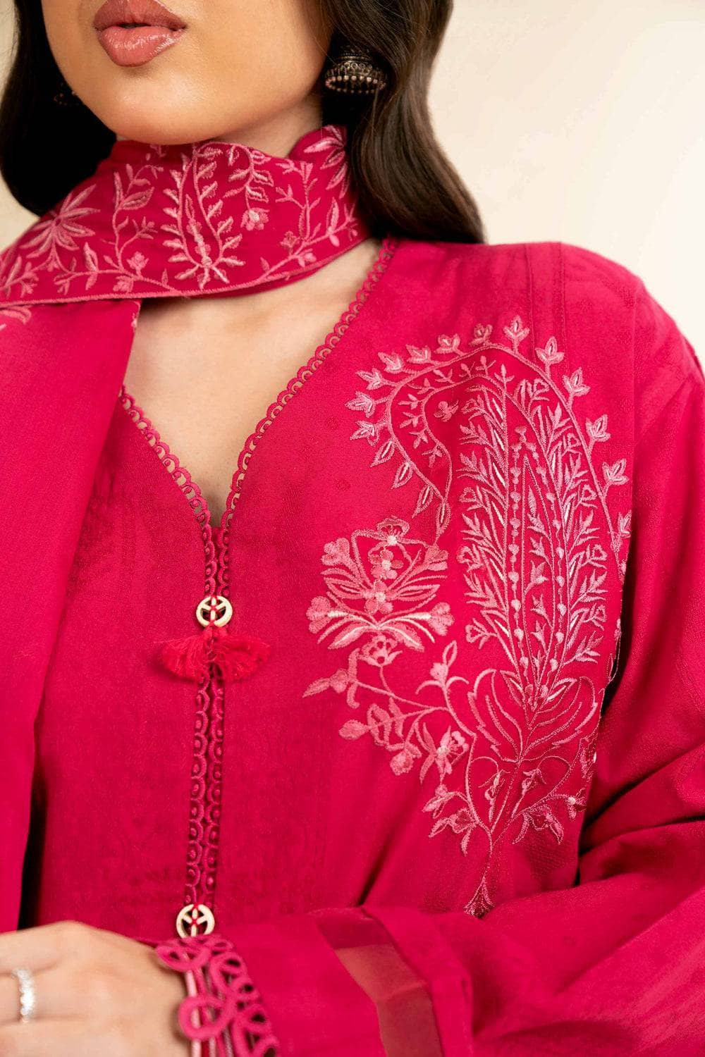Nishat Cross Season Edit/Jacquard Embroidered Suit -42501104/Red